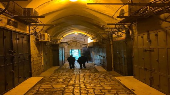 صواريخ إيران وإغلاق الأقصى يشلّان الحركة التجارية في القدس