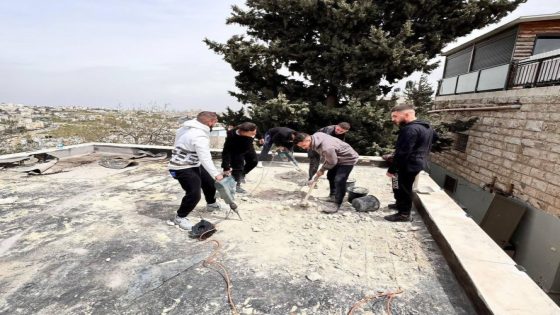 الاحتلال يجبر مقدسيا على هدم جزء من منزله ذاتيا في بلدة صور باهر