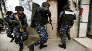 القبض على شخصين خلال حرقهما مخلفات صلبة في بلدة إذنا