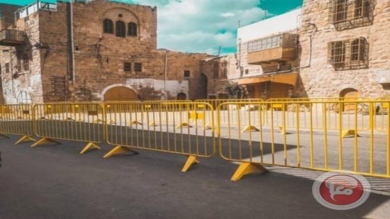 شارع السهلة في الخليل يرزح تحت حظر تجوال مشدد منذ اندلاع الحرب على إيران