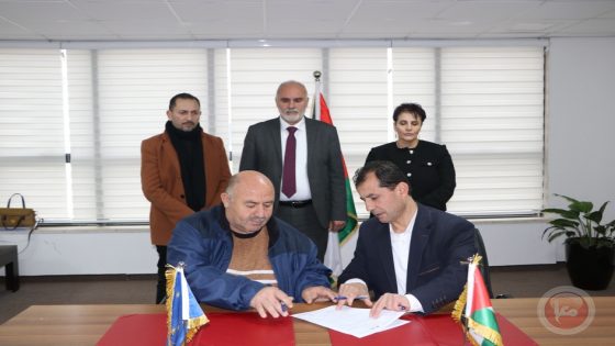 وزارة الزراعة توقع (12) اتفاقية دعم مشاريع لمزارعين في عدة مدن بالضفة الغربية