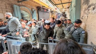 الخارجية تدين اعتداء الاحتلال على المصلين والكشافة خلال “سبت النور” في القدس