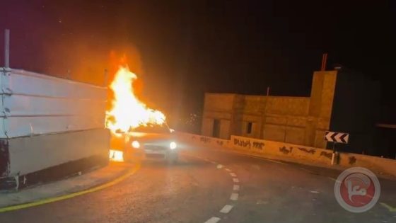 مستوطنون يحرقون مركبة في قرية قصرة جنوب نابلس