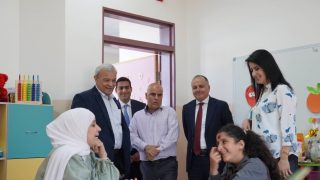 الهلال الأحمر يستقبل السفير المصري في فلسطين ويستعرض جهوده الريادية في مجال التأهيل