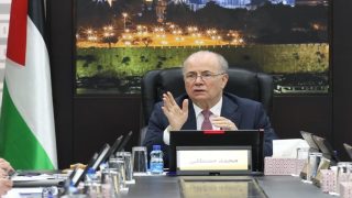 رئيس الوزراء يوجه بخصم رسوم ترخيص المركبات والرخص الشخصية للموظفين العموميين من رصيد مستحقاتهم