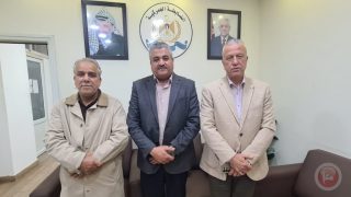 بحث تعزيز التعاون بين الضابطة الجمركية واتحاد صناعات الألمنيوم والزجاج في الخليل