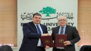 وزارة النقل توقّع مذكرة تفاهم مع جامعة بيرزيت لتعزيز التعاون في مجالات النقل والسلامة المرورية
