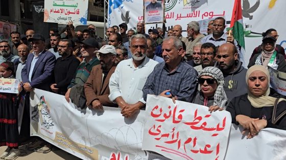آلاف المواطنون يتظاهرون في غزة دعماً للأسرى واحياء “ليوم الاسير”(صور)