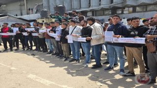 مئات الطلاب يتظاهرون في غزة للمطالبة بتمكينهم من السفر للتعليم بالخارج