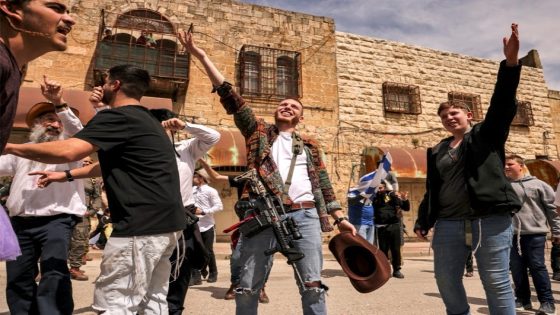مستوطنون يهاجمون منزلا في قصرة جنوب نابلس