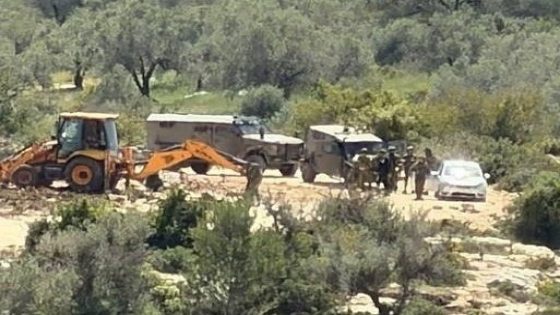 الاحتلال يستولي على جرافتين في دير غسانة