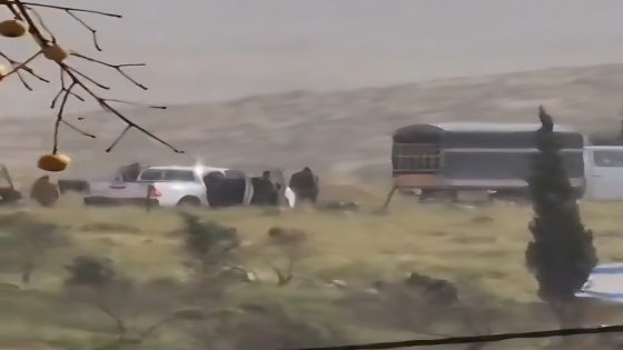 مستوطنون يحتجزون مواطنين جنوب شرق بيت لحم