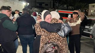 سفر 69 مواطنا وعودة67 آخرين.. والاحتلال يغلق معبر رفح مجددا (صور)