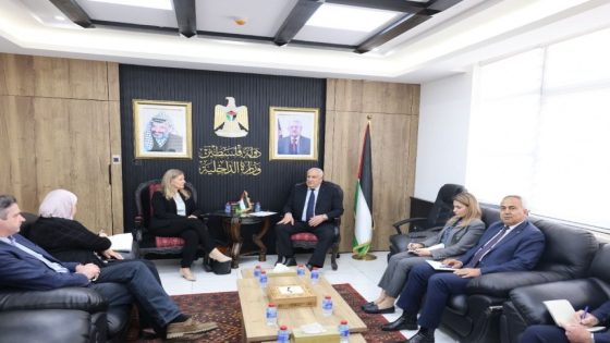 وزير الداخلية يلتقي القنصل العام البريطاني ويعقد اجتماعا مع الشركاء الدوليين