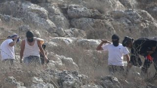 إصابة مواطن برصاص مستوطنين في الظاهرية جنوب الخليل