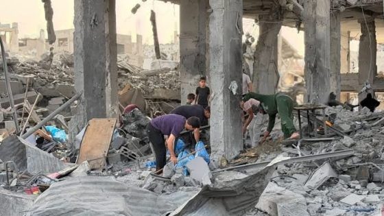 غزة.. غارات جوية على مخيمي النصيرات والبريج وهدم منازل شرق دير البلح