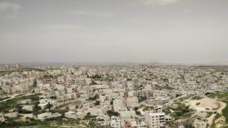 ضمن مخطط E1 – الاحتلال يُخطر بهدم 50 محلا تجاريا ومنشأة في العيزرية