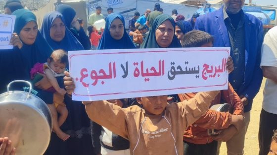 وقفة احتجاجية رفضًا لوقف توريد الطعام وإعاقة عمل المؤسسات الدولية للمخيمات بغزة
