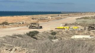جيش الاحتلال يثبت بالنار سيطرته وراء الخط الأصفر شرق غزة