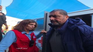 الاحتلال يفرج عن سبعة عمال من غزة عبر كرم أبو سالم