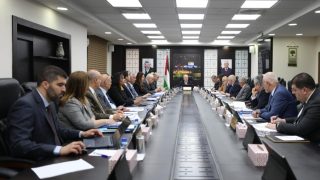 الحكومة تدعو القطاعات المختلفة للتعاون لضمان استمرار الخدمات