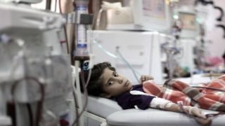 مرضى الثلاسيميا بغزة من رحلة علاج الى معركة بقاء يومية