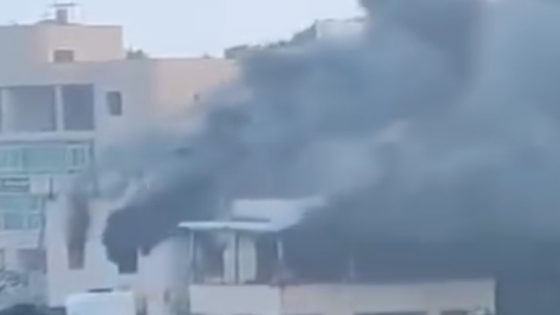 إطلاق نار وحرق منازل في بيت أمر.. والاحتلال يغلق المداخل ويعزل البلدة بالكامل