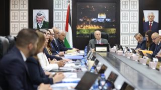 الحكومة: صرف دفعة من الرواتب قبل العيد وإجازة الأضحى من الثلاثاء حتى السبت