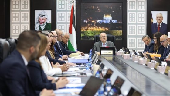 الحكومة: صرف دفعة من الرواتب قبل العيد وإجازة الأضحى من الثلاثاء حتى السبت