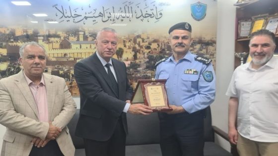اتحاد صناعات الألمنيوم والزجاج خلال تكرّم قيادة شرطة الخليل: الأمن ركيزة الاقتصاد والاستقرار
