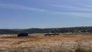 مستوطنون يشرعون بإقامة بؤرة استيطانية جديدة على أراضي بروقين غرب سلفيت