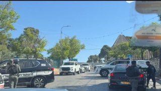 الاحتلال ينصب حاجزا ويحرر مخالفات في الطور شرق القدس