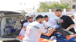 الهلال الأحمر والصحة العالمية يواصلان عمليات الإجلاء الطبي من غزة