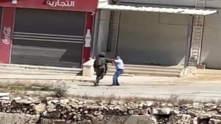 الاحتلال يخنق بيت أمر ويضعها تحت حصار عسكري مشدد