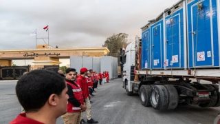 حكومة غزة: إسرائيل تمنع دخول 70% من شاحنات الإغاثة