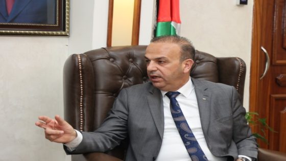 رئيس بلدية الخليل: نواجه مخططات خطيرة في البلدة القديمة ونطالب الحكومة بعقد اجتماع عاجل في المدينة