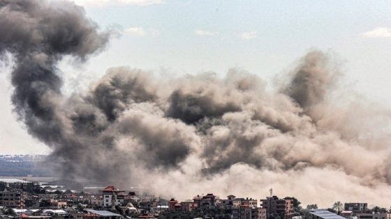 غزة: قصف مدفعي وغارات وراء الخط الأصفر والاحتلال يعرقل عمل معبر رفح
