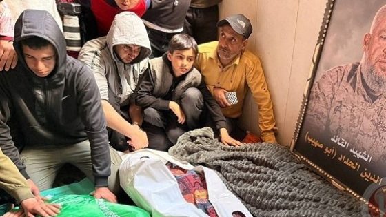 غزة تشيّع جثمان القيادي الحداد مع زوجته وابنته