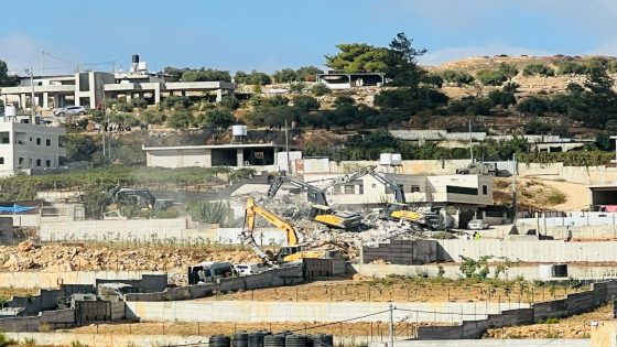 قوات الاحتلال تشرع بهدم منزلين في بلدة الخضر جنوب بيت لحم