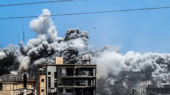 شهيد ومصابون في قصف الاحتلال محيط مدرسة بمخيم النصيرات