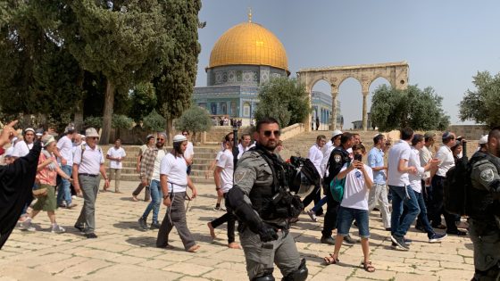 302 مستعمر يقتحمون المسجد الأقصى