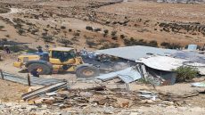 الاحتلال يهدم منزلا مأهولا شرق يطا جنوب الخليل