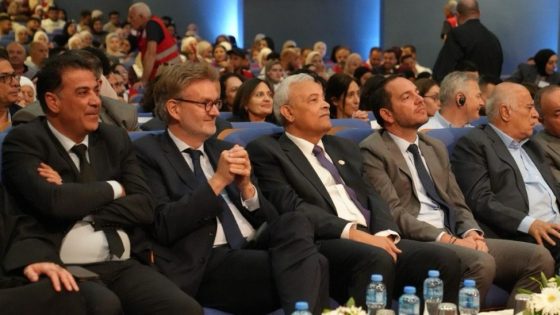 فرنسا تمنح رئيس جمعية الهلال الأحمر الفلسطيني الوسام الوطني للاستحقاق