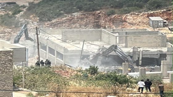 الاحتلال يهدم منازل ومبانٍ ومنشآت تجارية في برطعة الشرقية