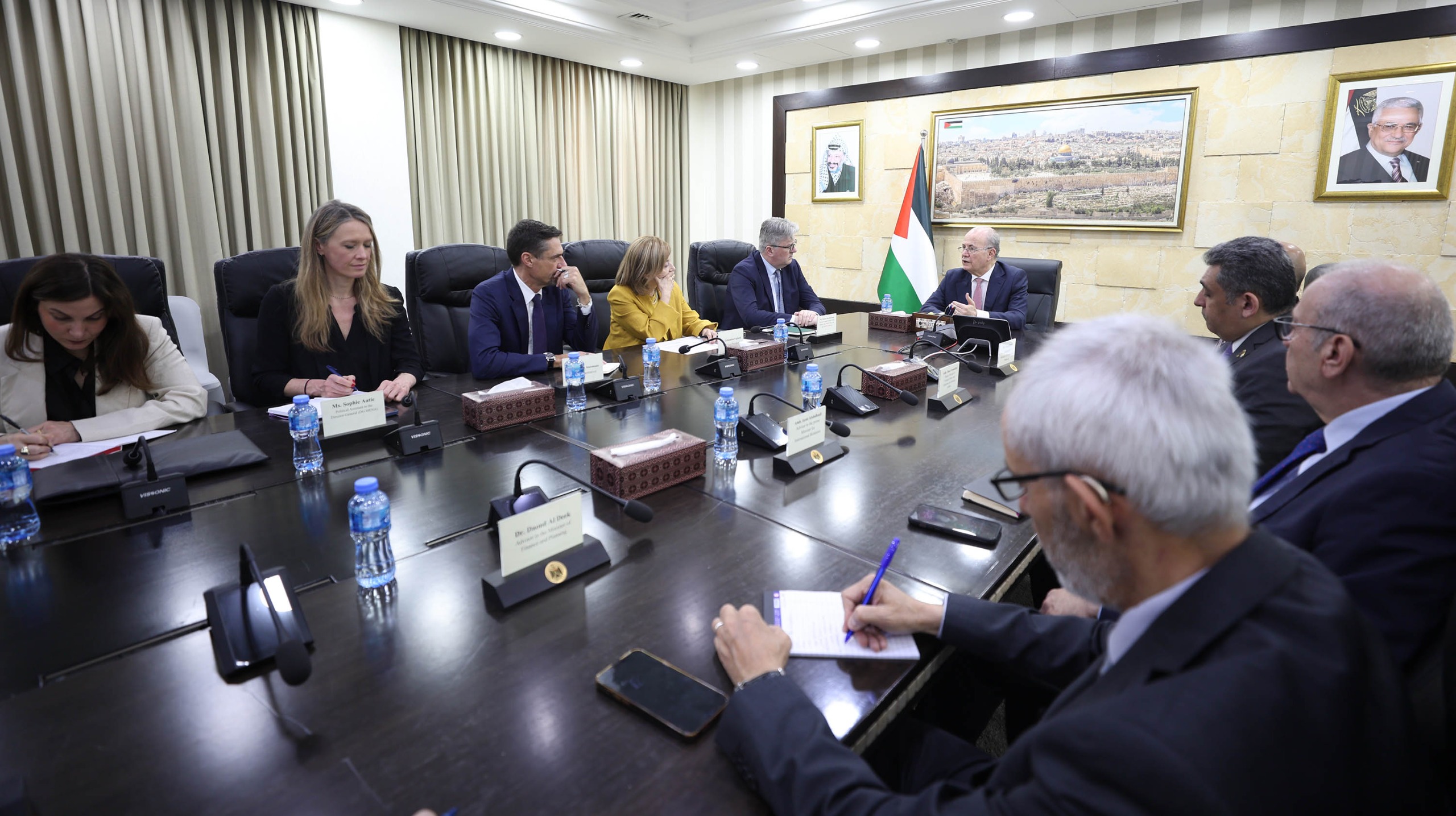 مصطفى يدعو إلى تكثيف الضغط الدولي والأوروبي لوقف الإجراءات الإسرائيلية غير القانونية وعنف المستعمرين