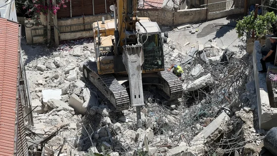 الاحتلال يهدم منزلا ومنجرة في خربة قلقس جنوب الخليل