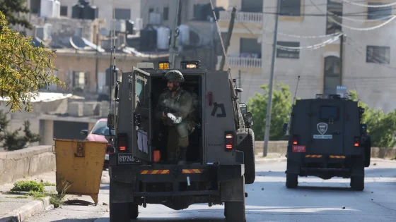 قوات الاحتلال تقتحم مدينة نابلس وتداهم عدة منازل