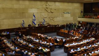 الكنيست يصادق على تجميد مبالغ إضافية من أموال المقاصة الفلسطينية
