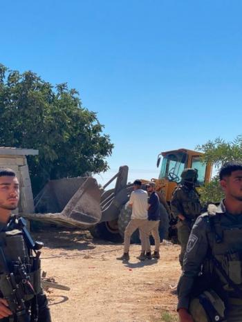 الاحتلال يهدم منزلا في خربة أم الخير بمسافر يطا