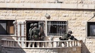 قوات الاحتلال تداهم منازل أسرى محررين في عانين غرب جنين وتستجوب ساكنيها